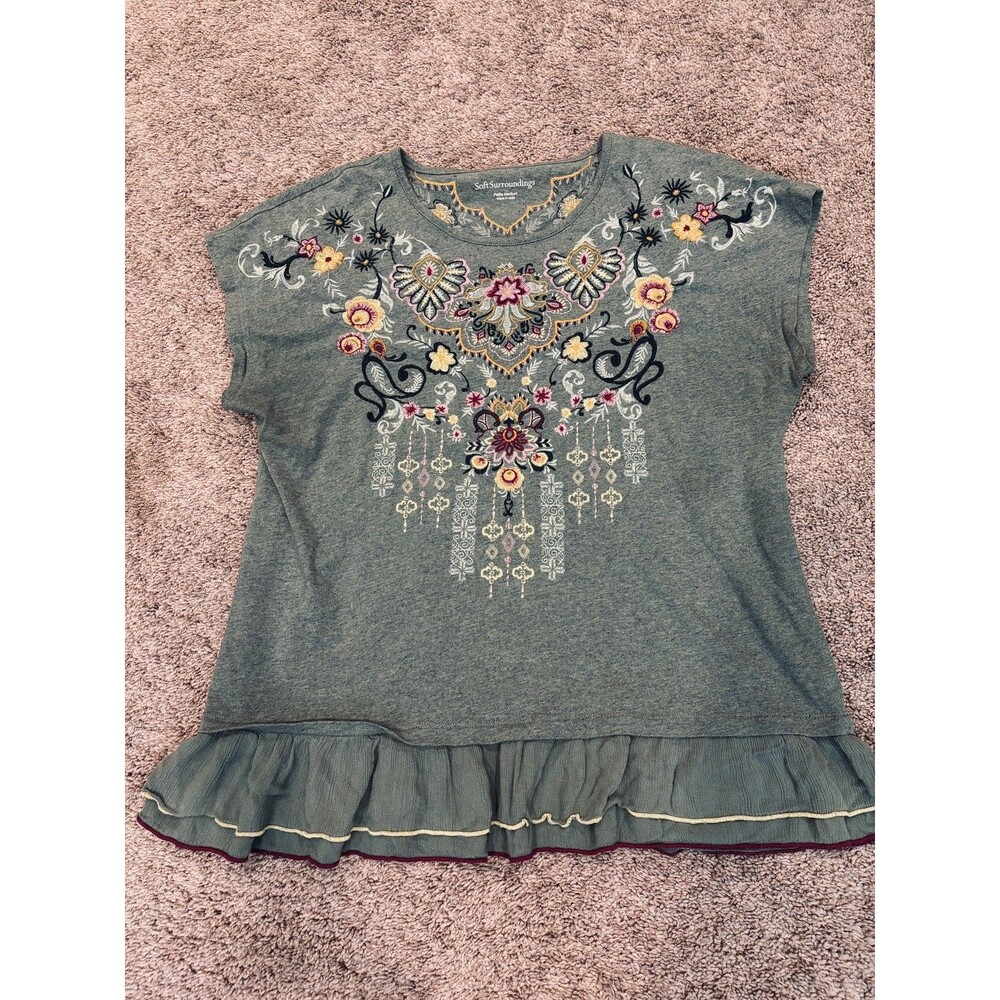 Soft Surroundings Sage Green Embroidered Ruffle Hem Boho Top pet med Floral Boho